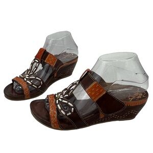 Spring Step Brown Tan Wedge Sandals with Stylish Straps